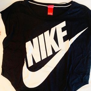 Nike Cropped Workout Top
